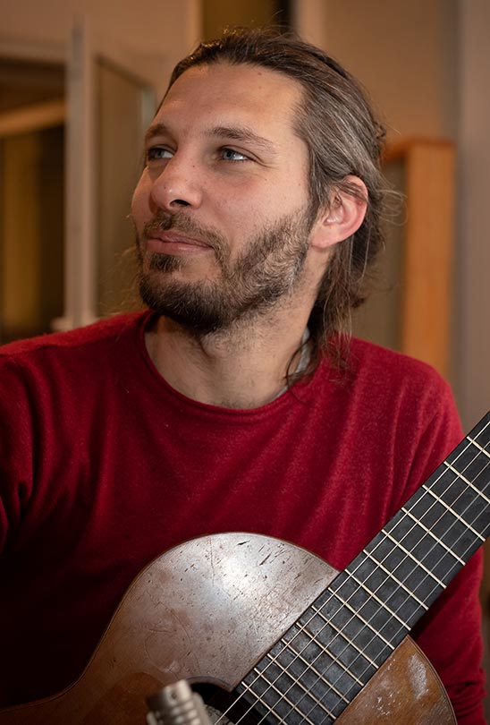 Gabriel Lombardo - Composición y Guitarra